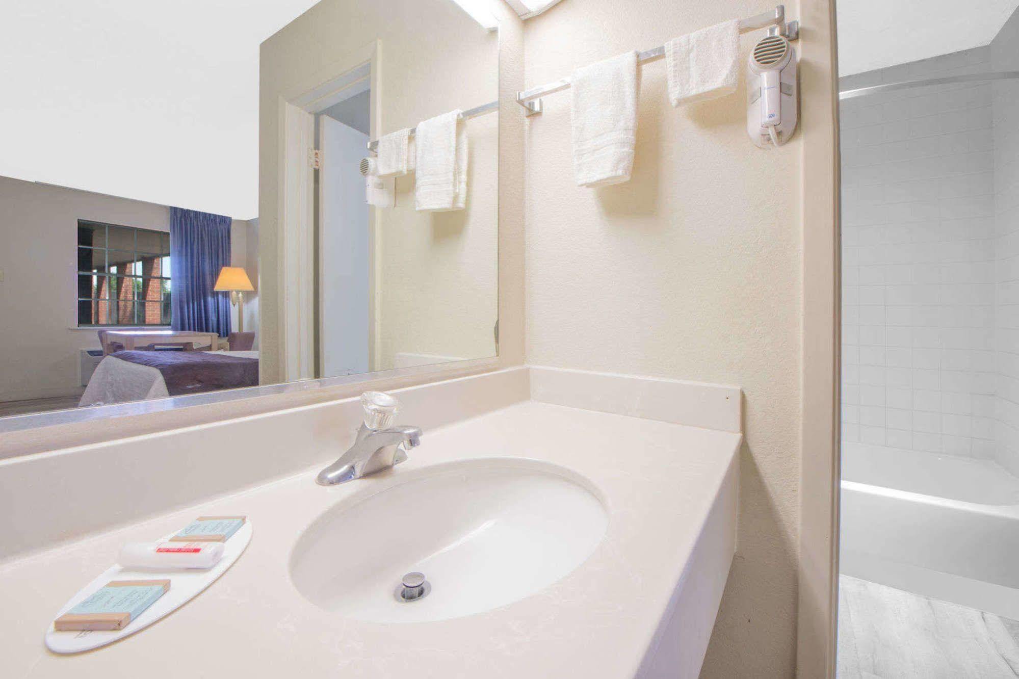 Holiday Inn Express Hotel And Suites Borger By Ihg Buitenkant foto
